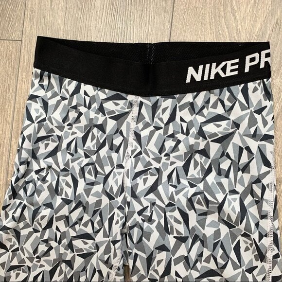 Nike Pro  Dri Fit Training Capris Cool Facet Leggings Wolf Grey Black Size XS - Picture 6 of 14